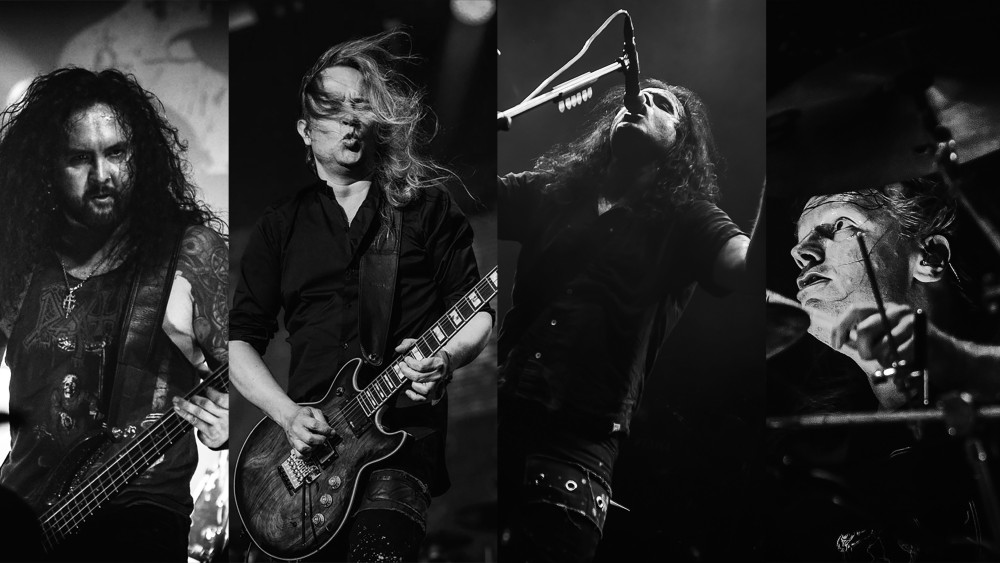 Bandfoto von Kreator: Schwarz/weiß Fotografie-Zusammenschnitt der vier Bandmitglieder während eines Konzerts.