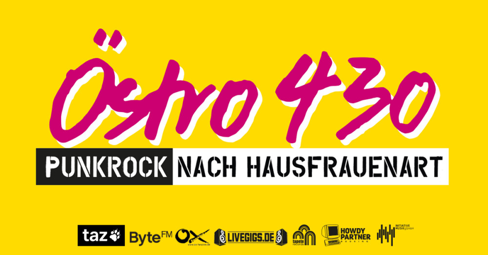 Vor einem gelben Hintergrund steht in pinken Buchstaben "Östro 430". Darunter in Großbuchstaben "Punkrock nach Hausfrauenart".