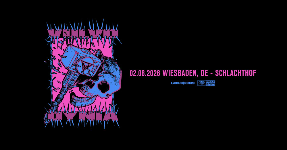Auf Bild ist ein Totenkopf abgebildet und ein mittelalterlich aussehender Hammer.